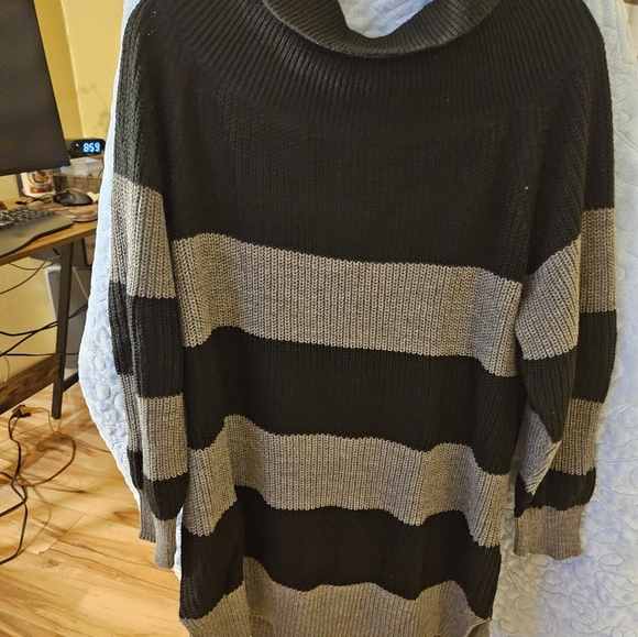 Sweater - Picture 3 of 3